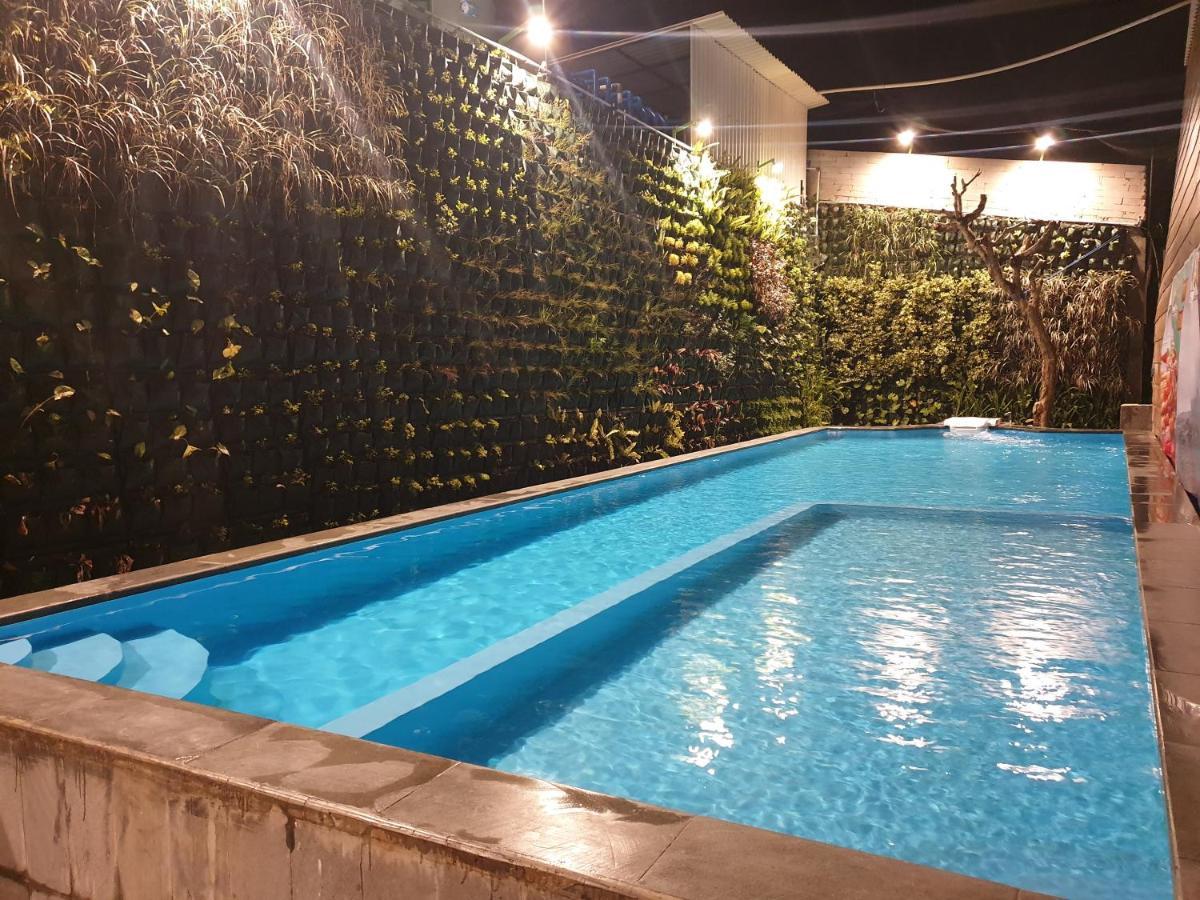 Hotel Lereng Bromo パスルアン エクステリア 写真