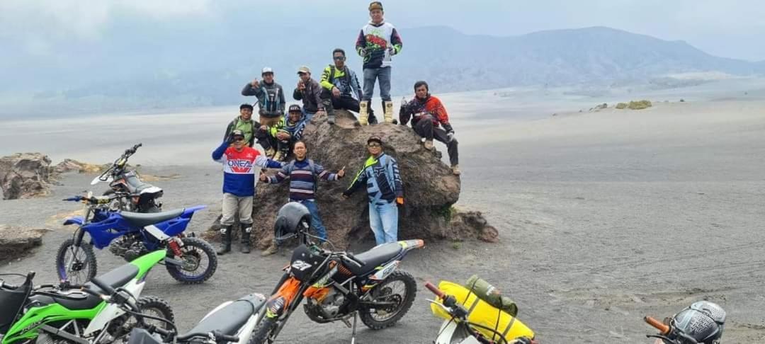 Hotel Lereng Bromo パスルアン エクステリア 写真
