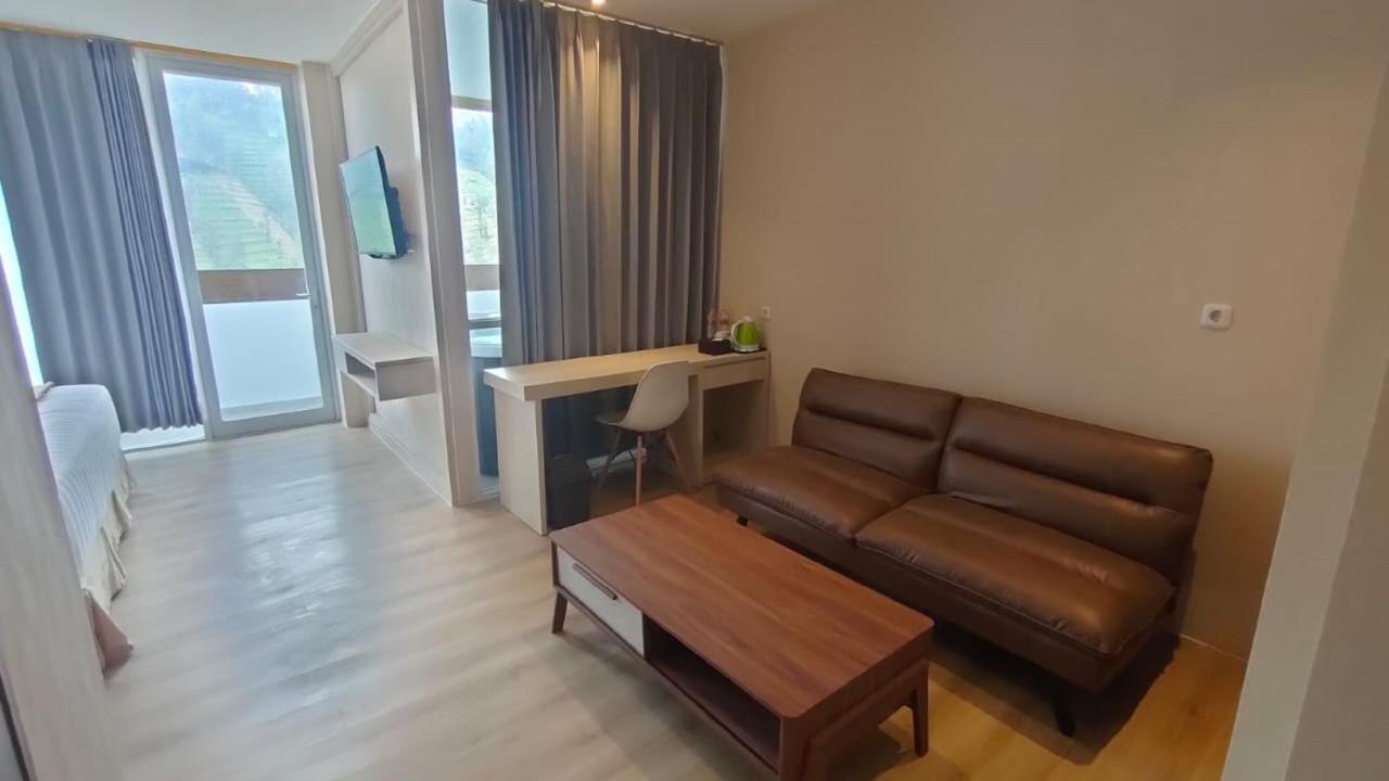 Hotel Lereng Bromo パスルアン エクステリア 写真