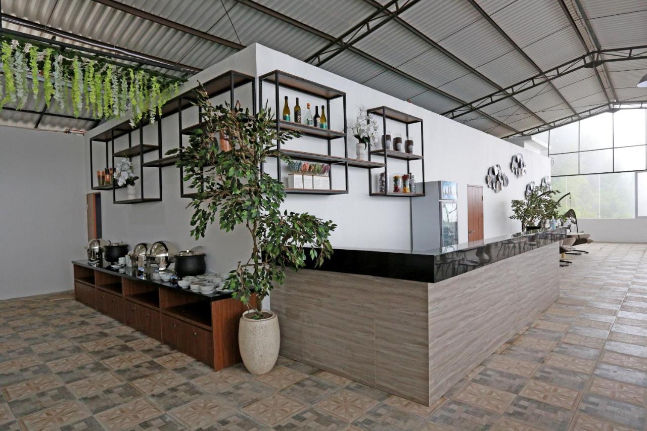Hotel Lereng Bromo パスルアン エクステリア 写真