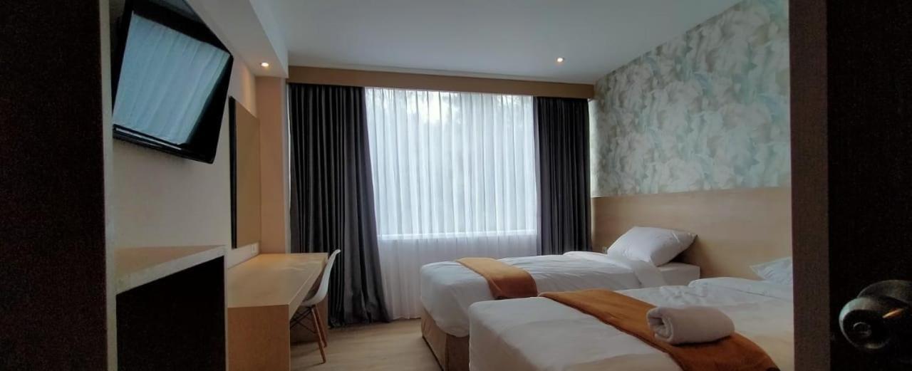 Hotel Lereng Bromo パスルアン エクステリア 写真